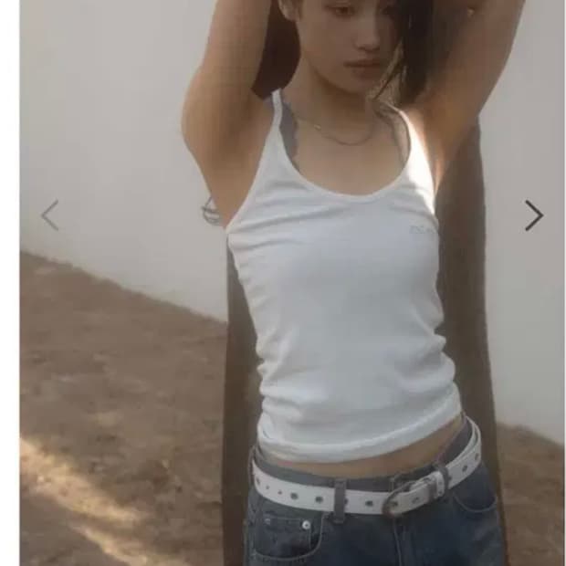애즈온 홀터넥 나시 해티 슬리브리스 화이트