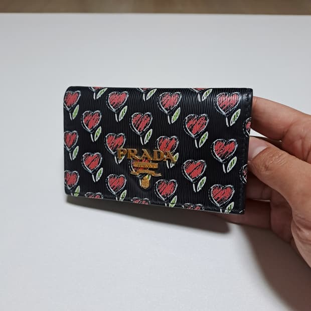 [100%/정품] 프라다 사피아노 하트 패턴 카드지갑, 프라다지갑