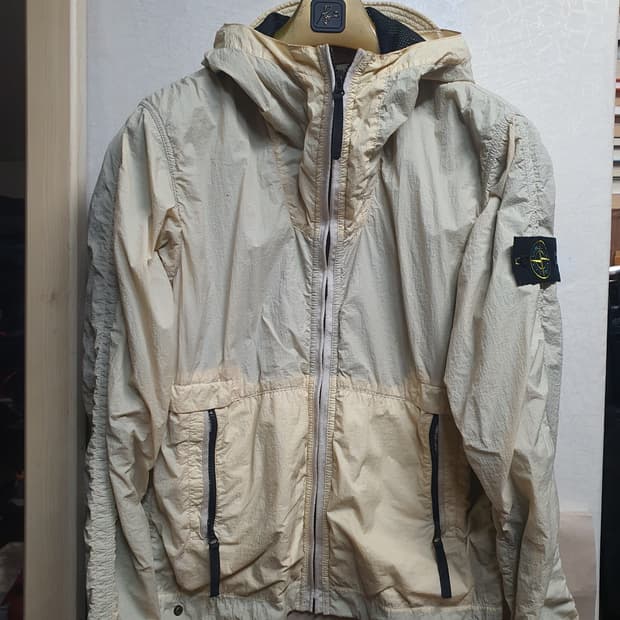 스톤아일랜드 맴브라나 바람막이 자켓 