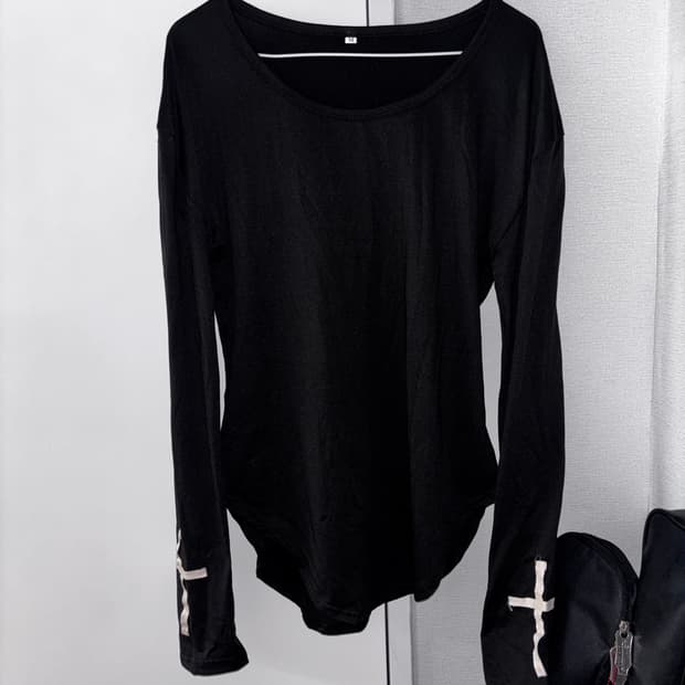 Black cross long-sleeve Tshirts