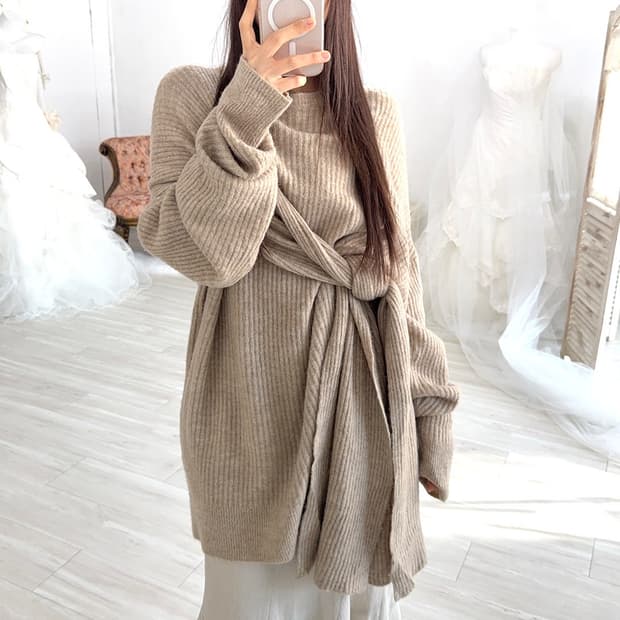 mute beige knit dress