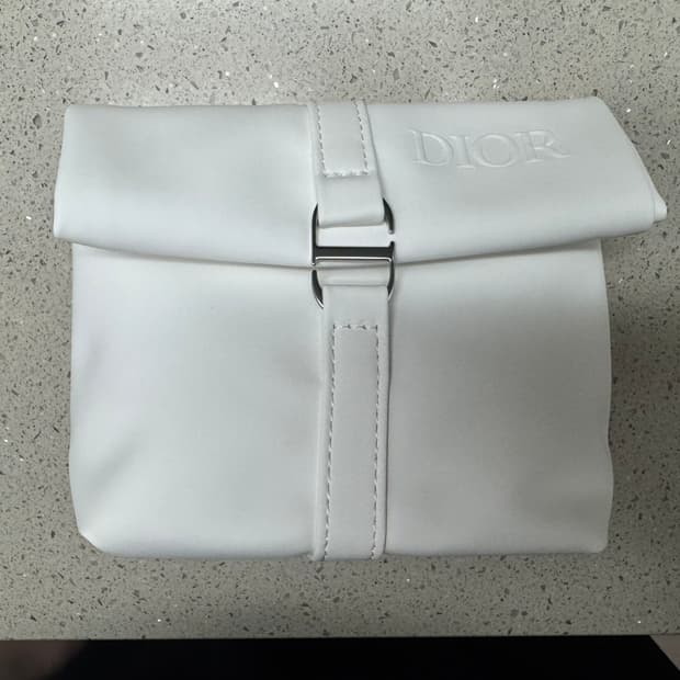 디올 뷰티 스노우 화이트 파우치
