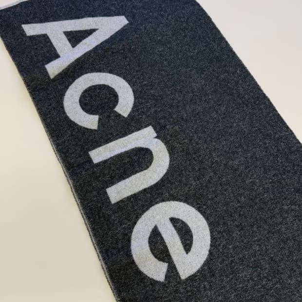 아크네스튜디오 리버시블 머플러