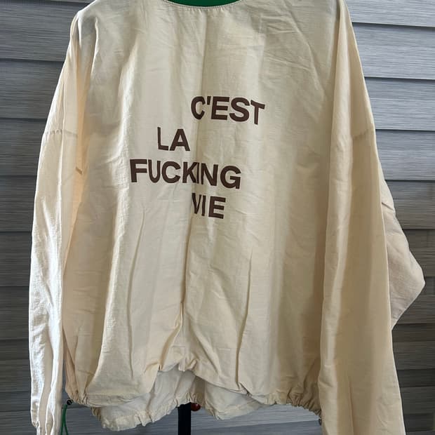 레터링 크롭 윈드브레이커 아이보리