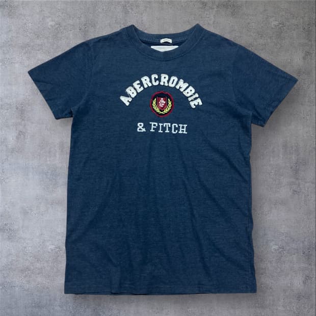 아베크롬비 y2k 스펠아웃 빅로고 네이비 반팔티