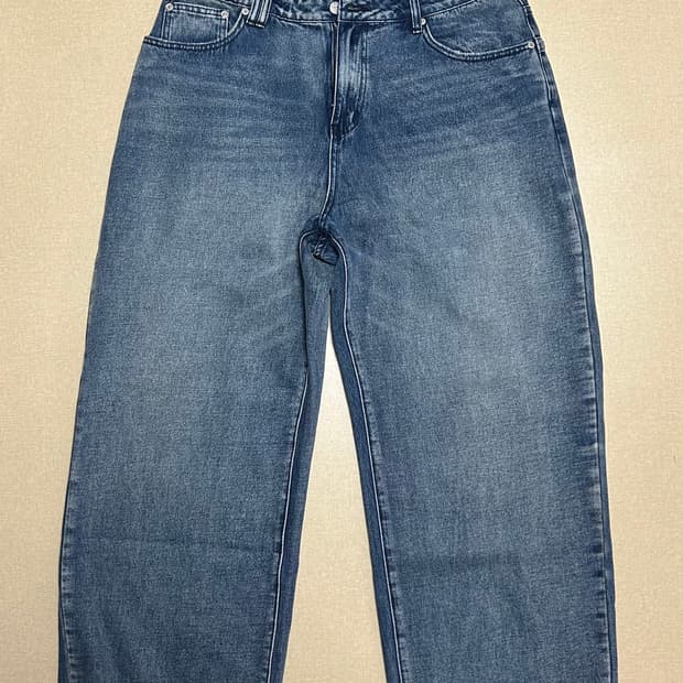 아캄 Back Studded Denim Pants (Blue) 팝니다