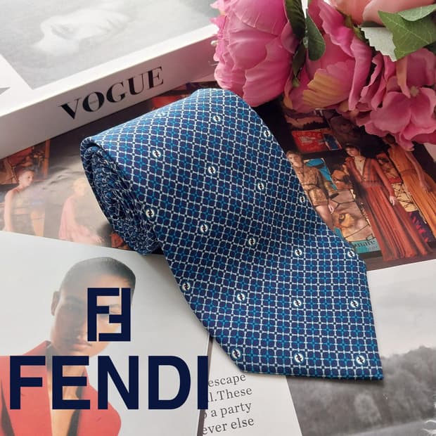 펜디 실크 네이비 로고 패턴 넥타이 8.9cm A~B등급 K2560