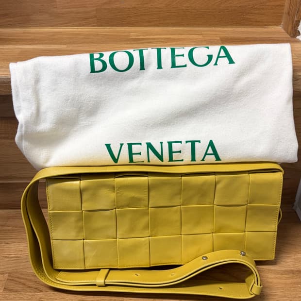 보테가 베네타 스트레치 카세트백 옐로우