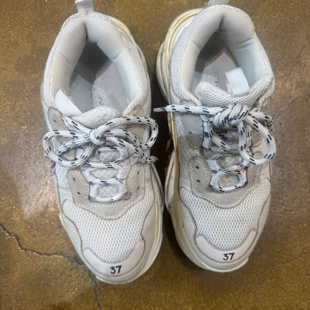 발렌시아가 트리플S 스니커즈 화이트 37