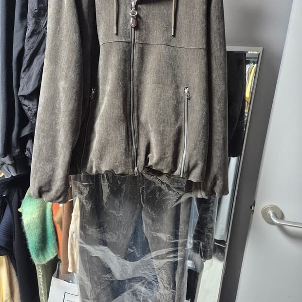 솔리드옴므 25fw 벨벳 셋업 48사이즈 판매해요