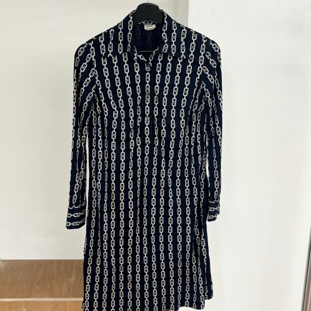 셀린느 체인 패턴 롱 슬리브 원피스