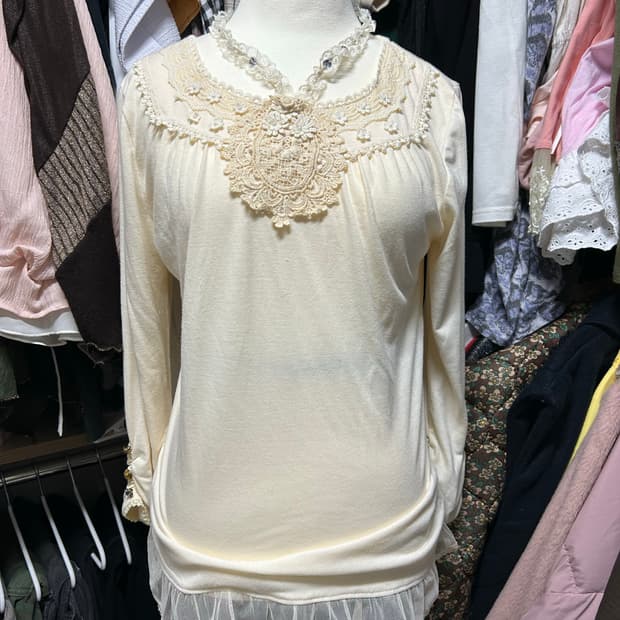 엑시즈팜 큐빅레이스 블라우스 