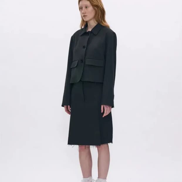 파르티멘토우먼 컷 오프 플리츠 미디 스커트 차콜