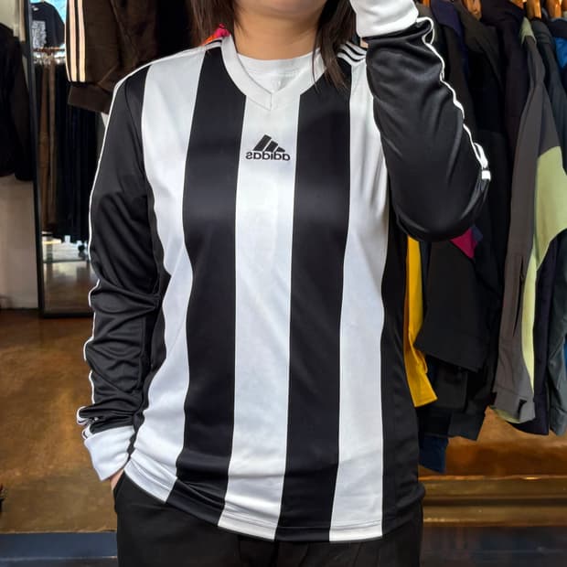 아디다스 배색 사이드라인 브이넥 트랙탑