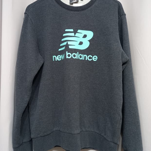 뉴발란스 맨투맨