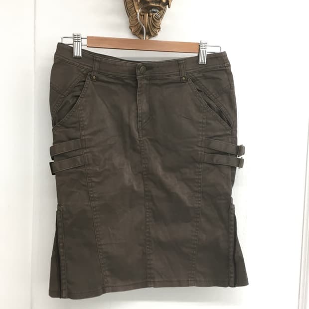 side buckle khaki skirt