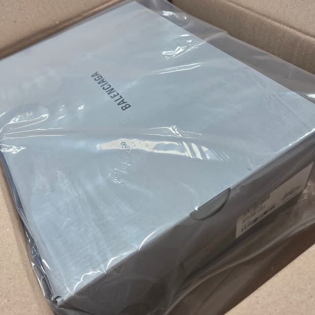 발렌시아가 3XL 익스트림 레이스 B 41 사이즈 미사용