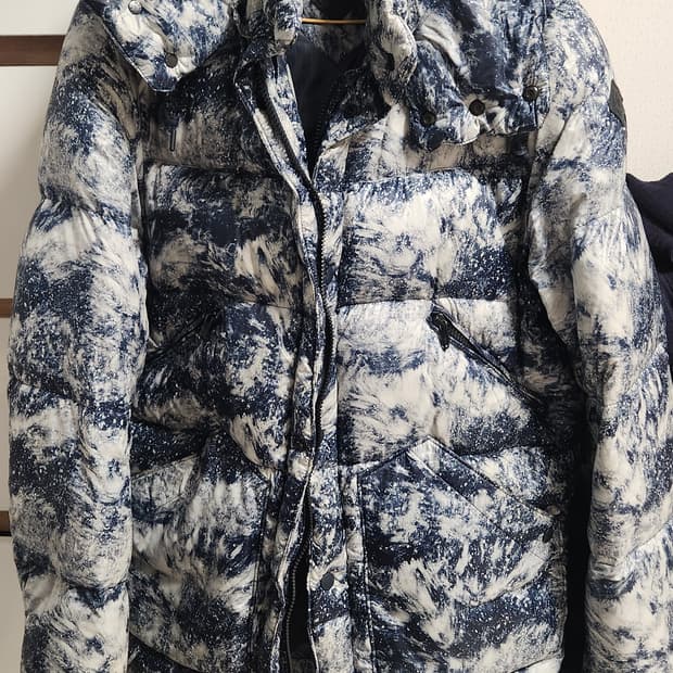 정품.몽클레어 블랙 라벨 패딩.사이즈 4