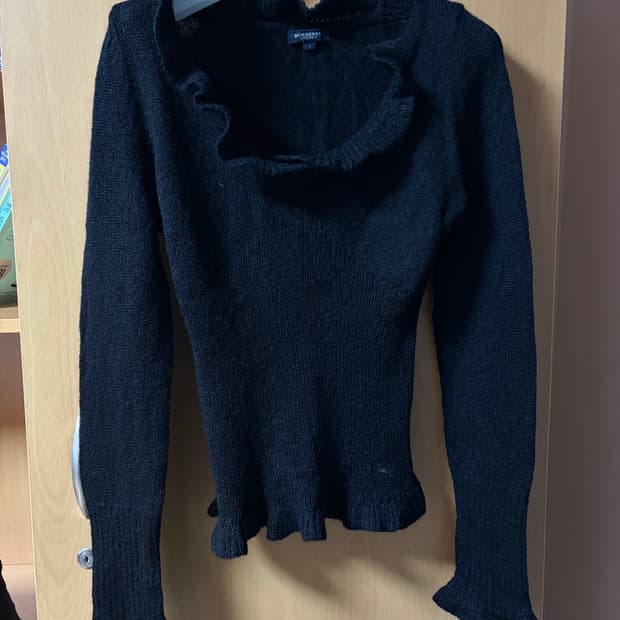 버버리 니트 탑