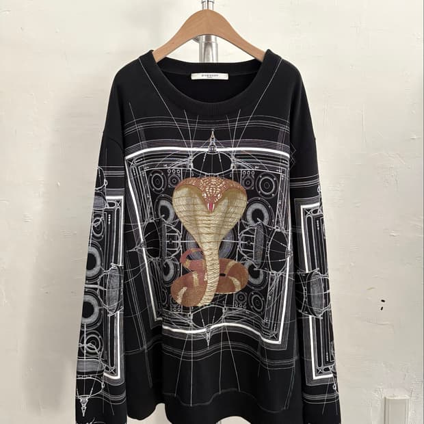 Givenchy 지방시 블랙 스네이크 맨투맨