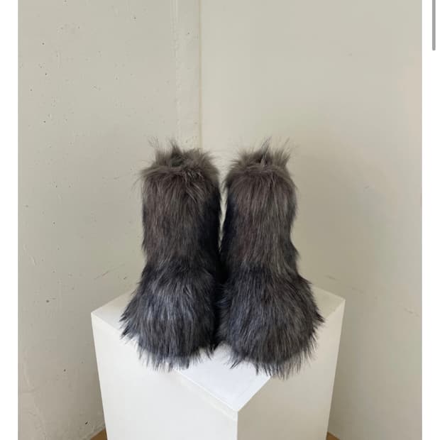 Fake fur boots