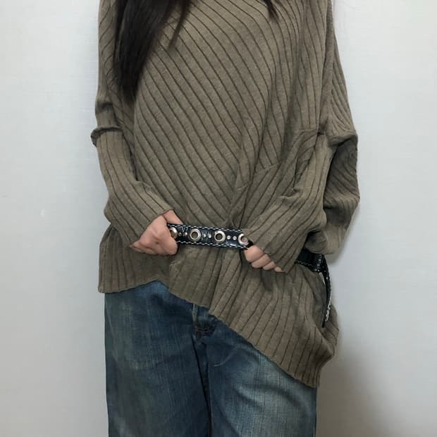 빈티지 브라운 스트라이프 패턴 니트