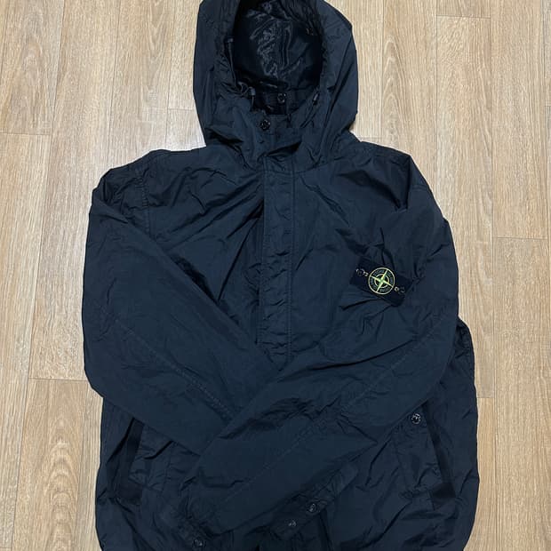 스톤아일랜드 25ss 안티 드롭 크링클랩스 후드 자켓 바람막이 L