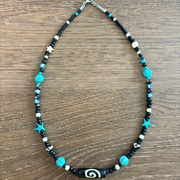 모아 necklace