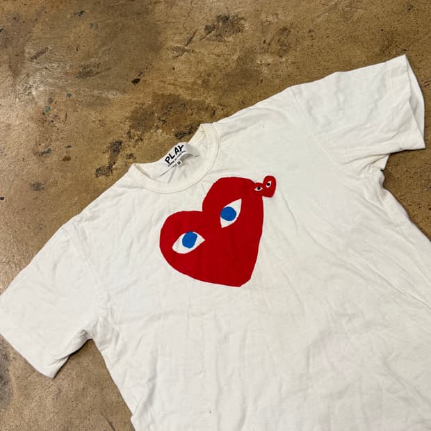 꼼데가르송 로고 화이트 반팔티셔츠