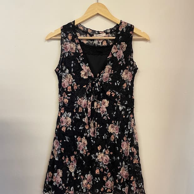 Floral lace layered sleeveless
