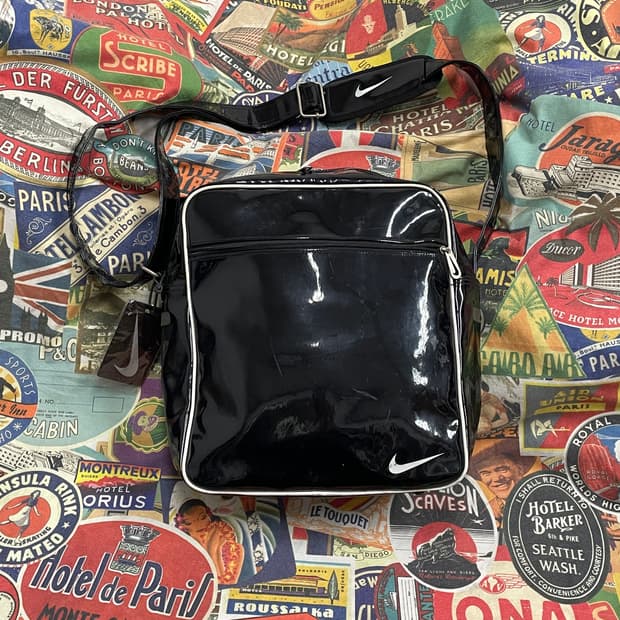 90s 나이키 에나멜 유광 크로스백 올드스쿨 메신저백 가방