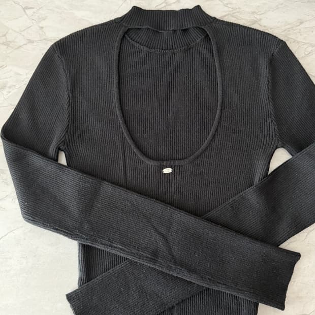 페일제이드 Back hole turtleneck