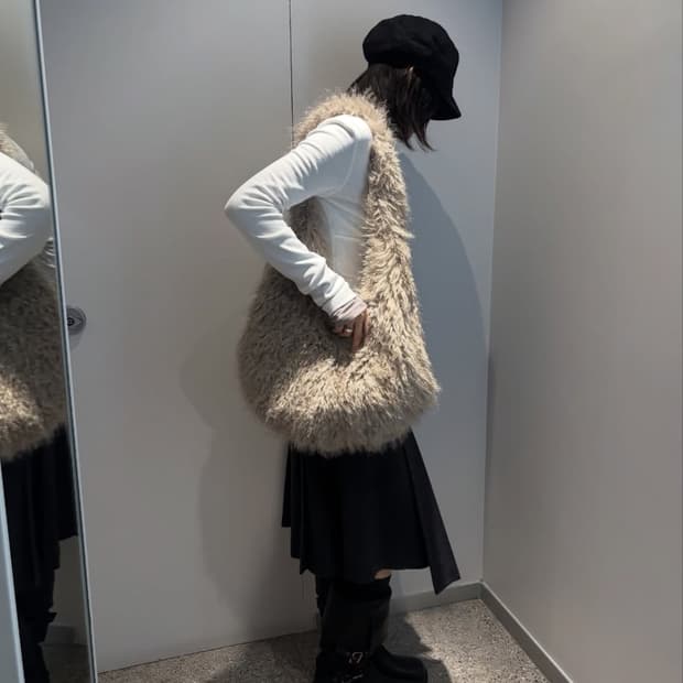 (MADE) 블랙업 샤후 퍼 숄더백