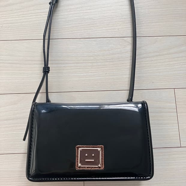 아크네스튜디오 페이스 숄더백