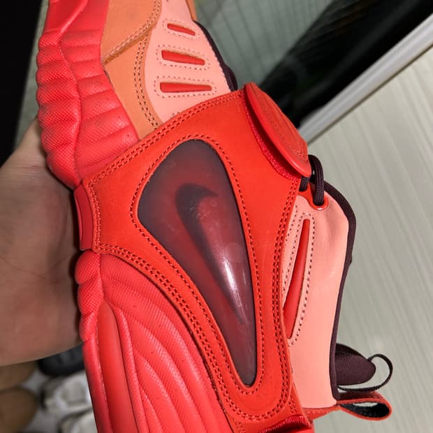 나이키 엠부쉬 에어저스트