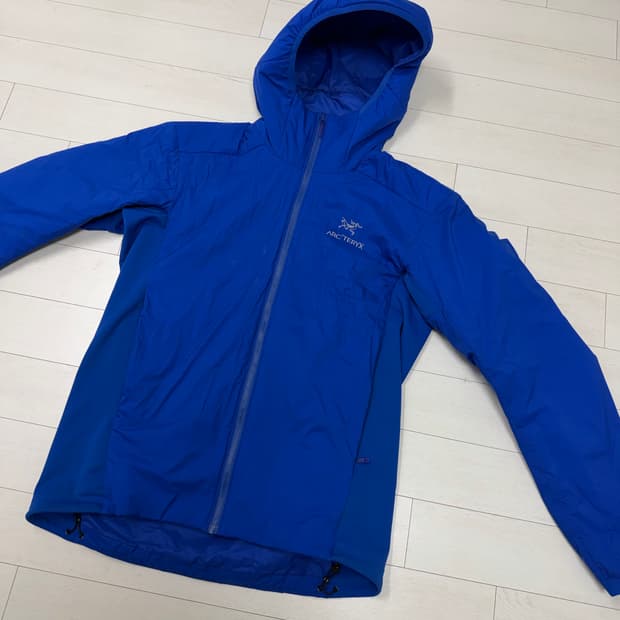 아크테릭스 아톰 M 사이즈  상태 8.3/10  사진찍고 절대 안입습니다