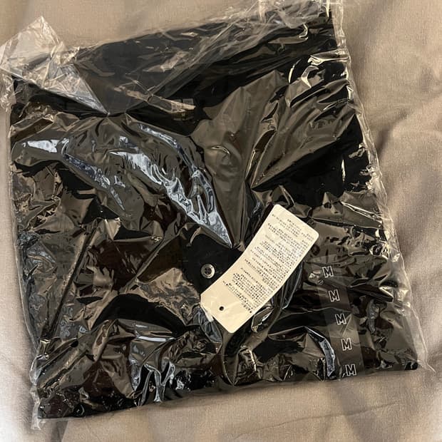 유니클로 PK 카라티 검정 M 새제품