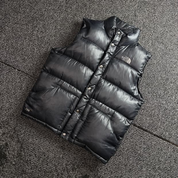 노스페이스 700 레트로 글로시 경량 다운 베스트 3177