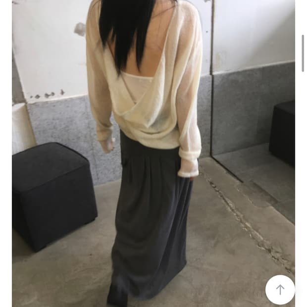 구해요 [lys] Deep V Tee-cream