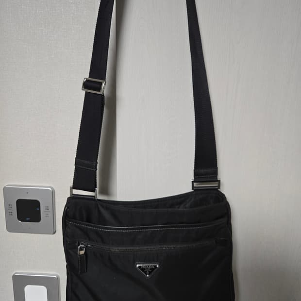 프라다 크로스백 판매합니다(정품검수완료)