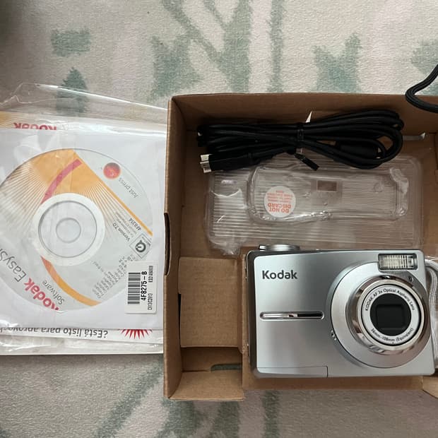 (미사용) 코닥 c913 뽀용한 실버 빈티지 디카 카메라 