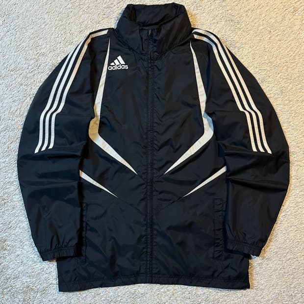 아디다스 올드스쿨 삼각로고 사이드라인 바람막이 자켓 블랙