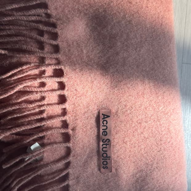 아크네 더스티핑크 머플러