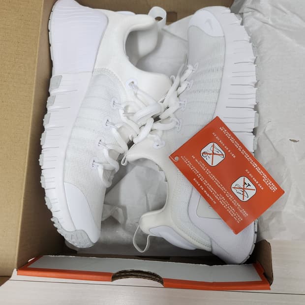 여성 나이키 프리 메트콘 6 FJ7126-101 런닝화