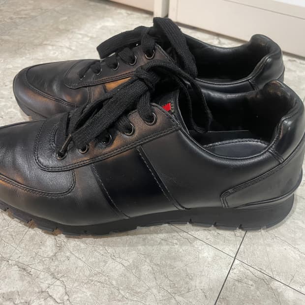 프라다 블랙 가죽 스니커즈 260 정품