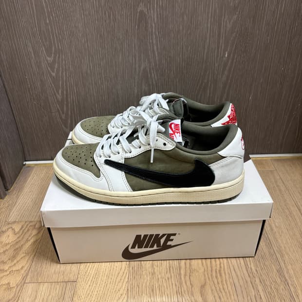 나이키 트래비스 스캇 리버스 올리브