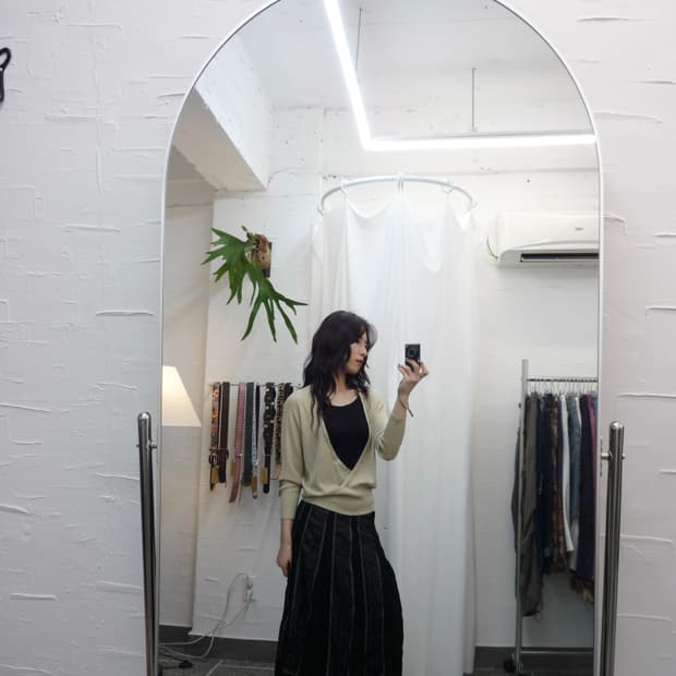 chain neck line knit