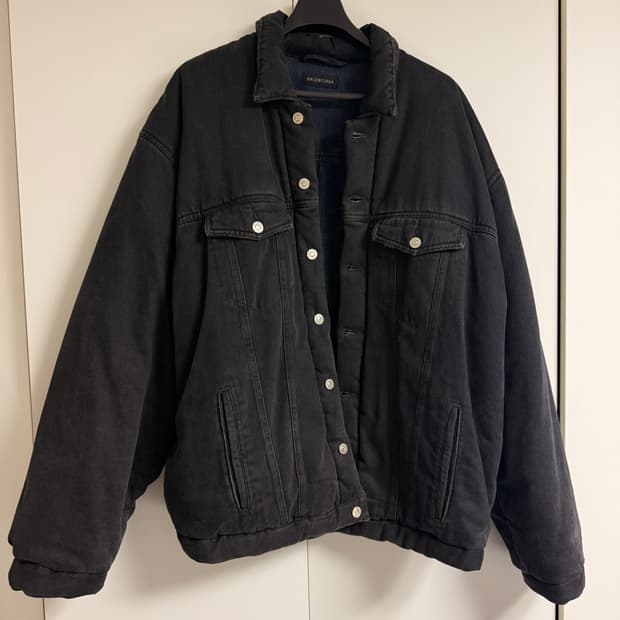 BALENCIAGA 발렌시아가 패디드 흑청 데님 자켓