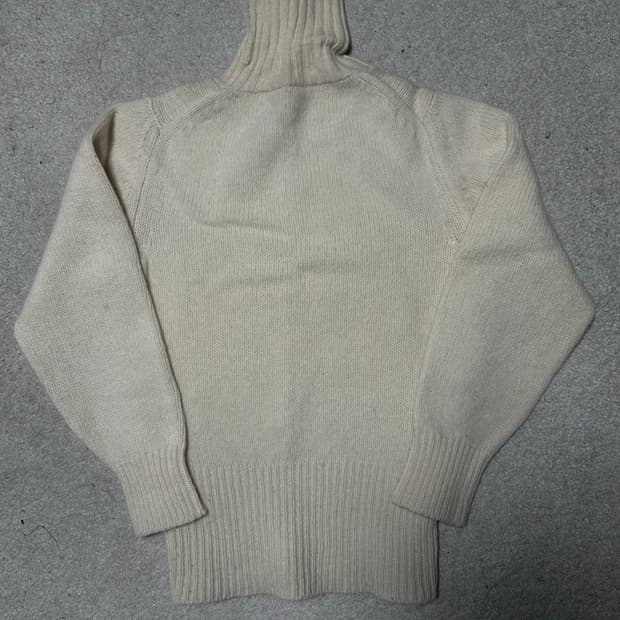 브라이슬랜드 롤넥 풀오버 40사이즈