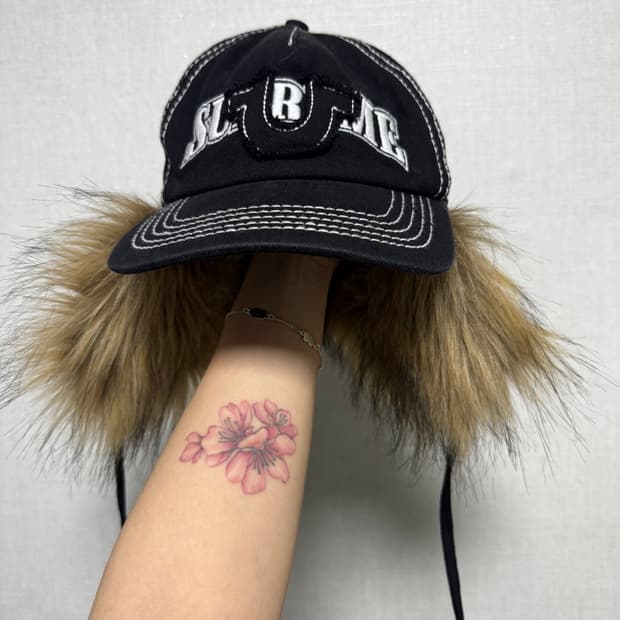 슈프림 x 트루릴리전 이어플랩 5-패널 블랙 - 25FW